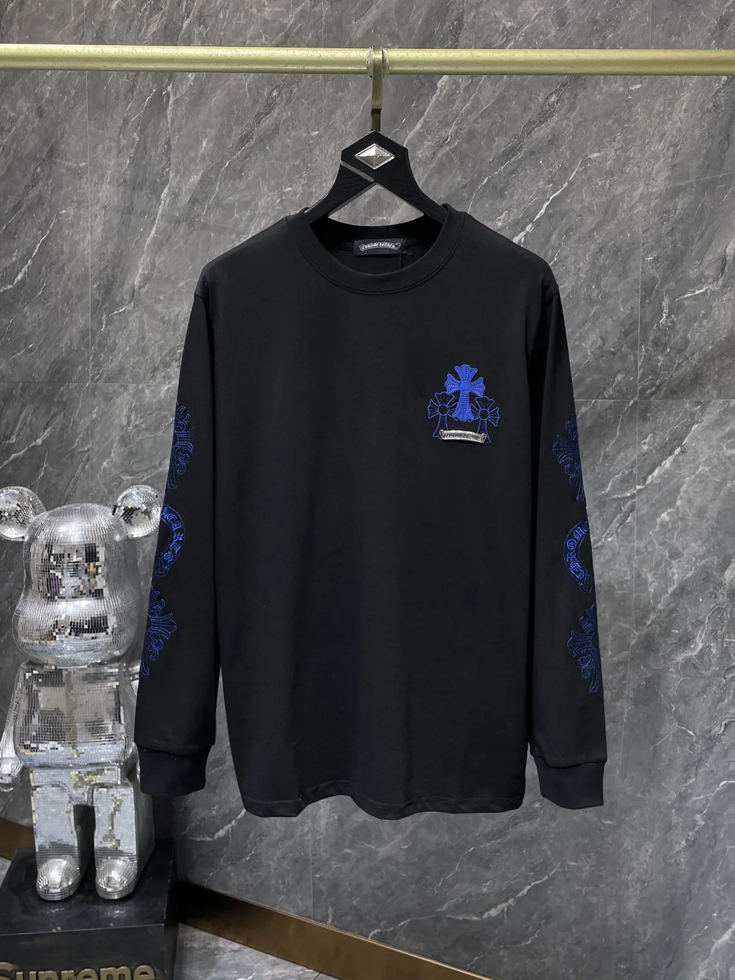 P180 Chrome Hearts🍁Long T Series🍁 Available simultaneously at counters❤️Fully upgraded fabrics! ! Crow Sanskrit letters blue cross arm horseshoe embroidered long-sleeved T. Re-engraved version 1:1 high weight original fabric 🌈Recommended colors: black white 🌈 Size: S, M, L, XL